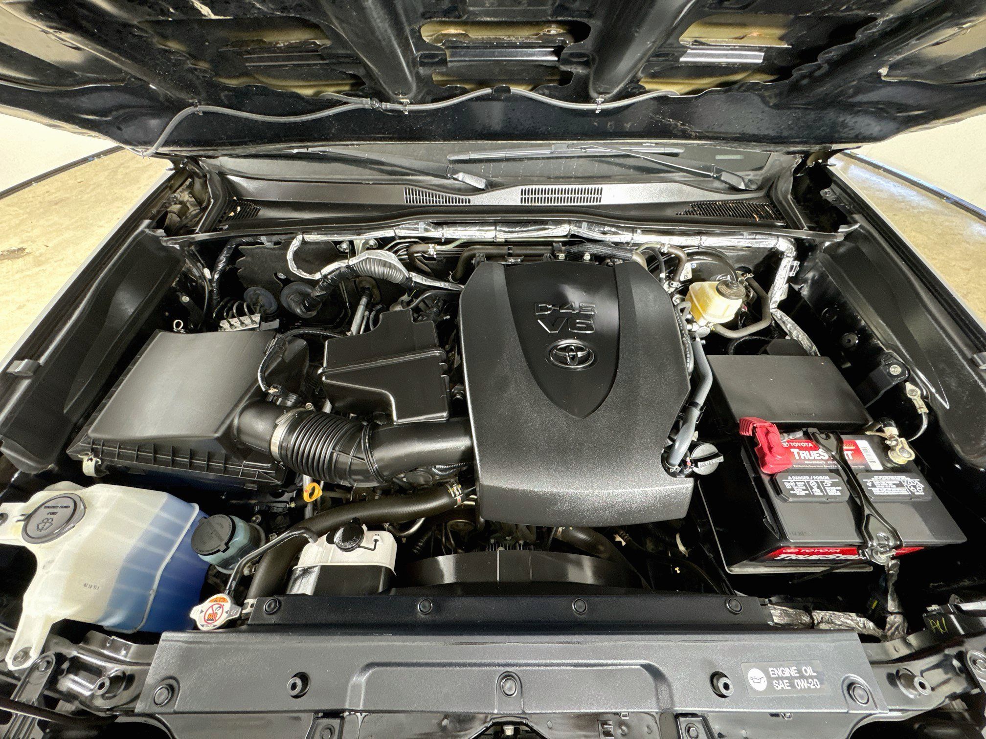 Used 2017 Toyota Tacoma TRD Sport AWD/4WD image 25