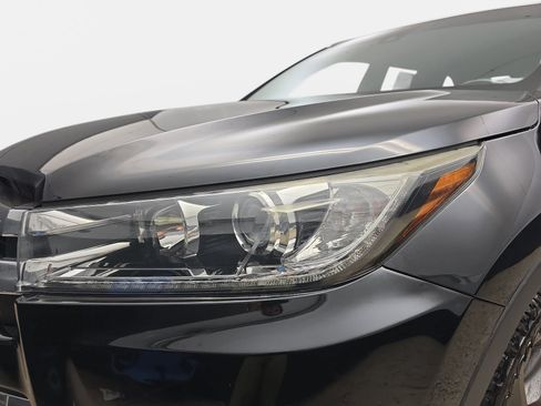 Used 2019 Toyota Highlander Limited FWD image 29