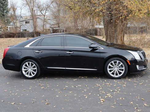 Used 2016 Cadillac XTS Luxury image 3
