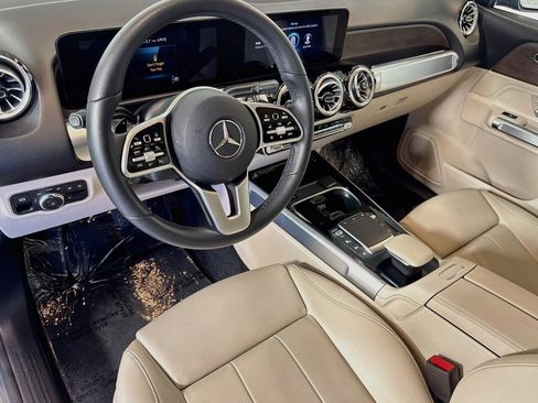 Certified 2022 Mercedes-Benz GLB 250 4MATIC image 9