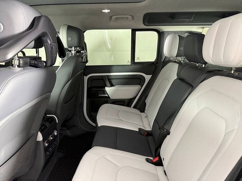New 2026 Land Rover Defender 110 V8 AWD/4WD image 27