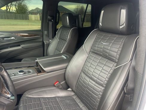 Used 2024 Cadillac Escalade Premium Luxury Platinum AWD/4WD image 16
