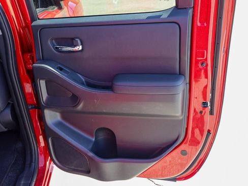 Used 2022 Nissan Frontier SV image 18