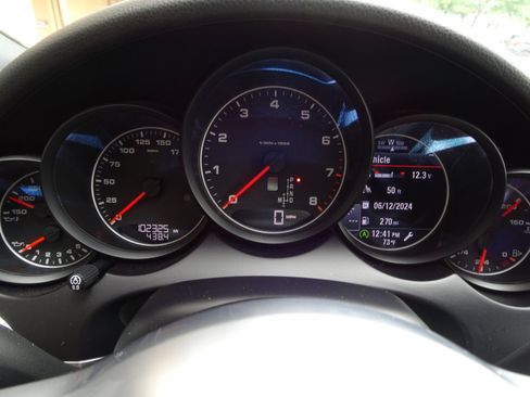 Used 2017 Porsche Cayenne Platinum Edition image 28