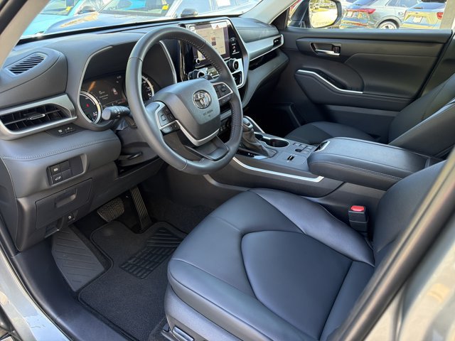 Used 2026 Toyota Highlander XLE AWD/4WD image 9