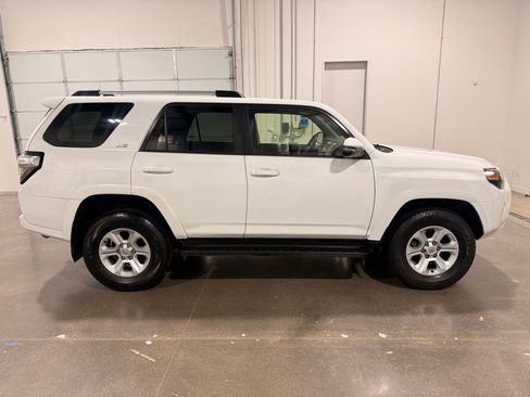Used 2023 Toyota 4Runner SR5 Premium image 4