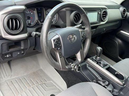 Used 2019 Toyota Tacoma SR5 AWD/4WD image 4
