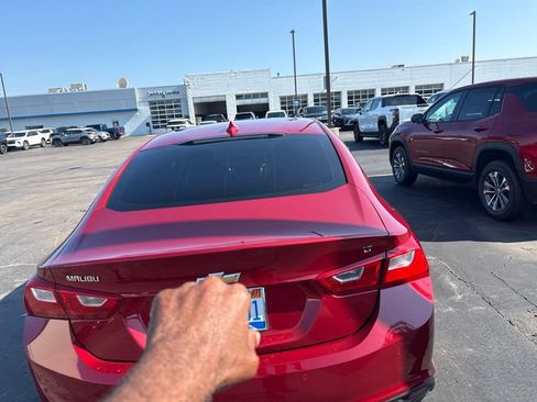 Used 2016 Chevrolet Malibu LT w/ Driver Confidence Package FWD image 4