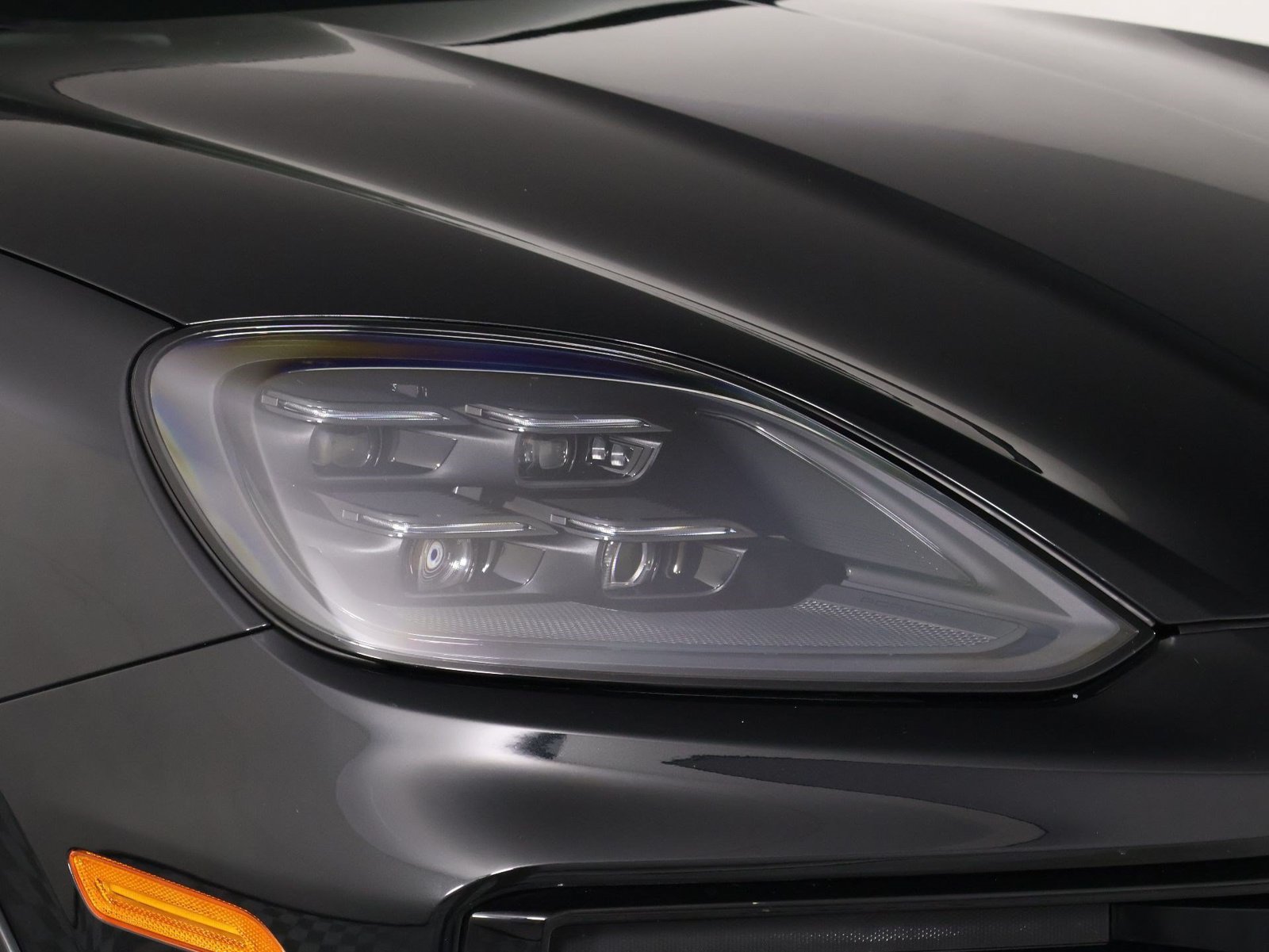 Certified 2025 Porsche Cayenne GTS AWD/4WD image 28