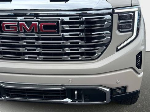 New 2026 GMC Sierra 1500 Denali w/ Technology Package AWD/4WD image 9