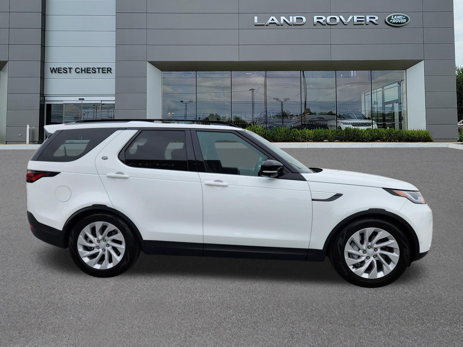 Certified 2025 Land Rover Discovery S AWD/4WD image 6