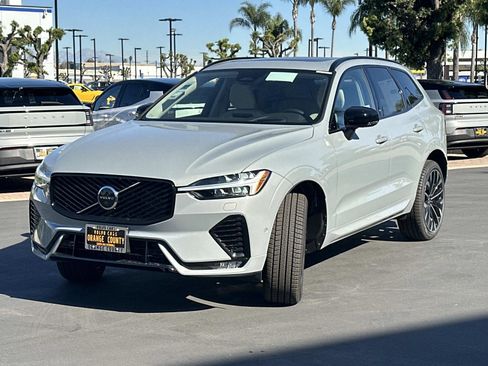 New 2026 Volvo XC60 B5 Ultra w/ Climate Package image 3