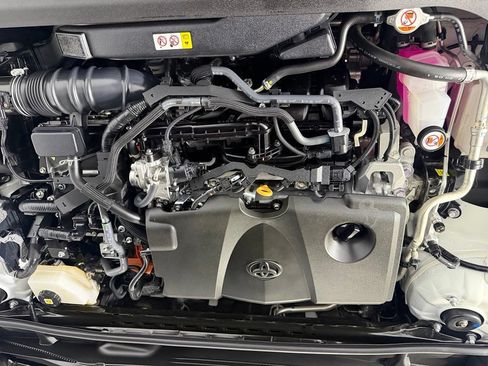 Used 2025 Toyota Camry SE FWD image 33