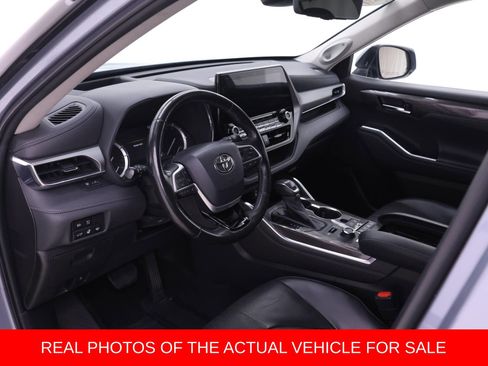 Used 2022 Toyota Highlander Platinum AWD/4WD image 3