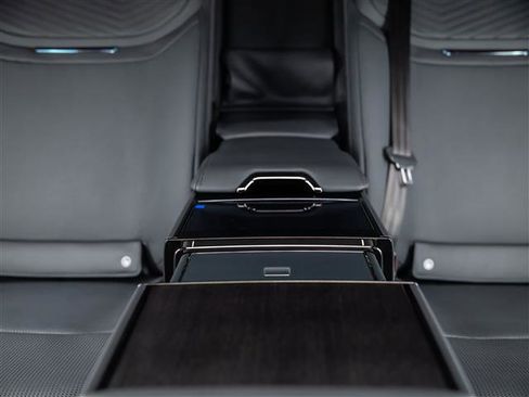 New 2026 Land Rover Range Rover SV AWD/4WD image 19