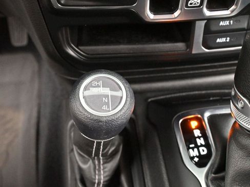 Used 2022 Jeep Wrangler Unlimited Sahara w/ LED Lighting Group AWD/4WD image 24