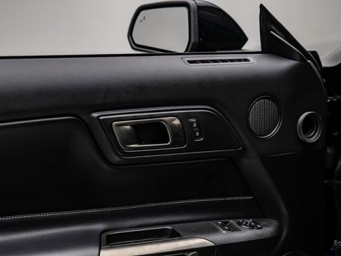 Used 2021 Ford Mustang Shelby GT500 w/ Carbon Fiber Track Pack image 91