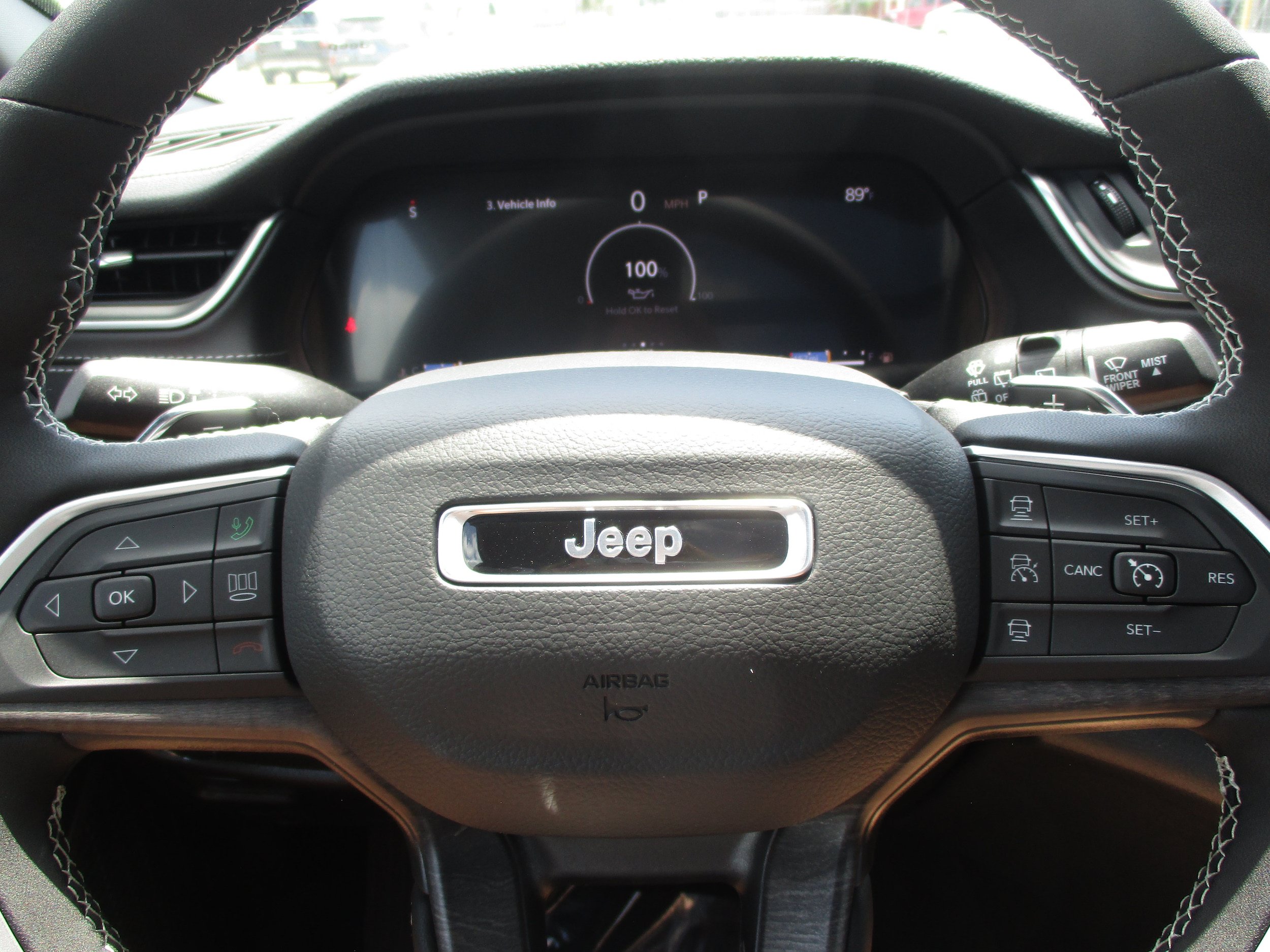Used 2025 Jeep Grand Cherokee L Limited w/ Black Appearance Package AWD/4WD image 16