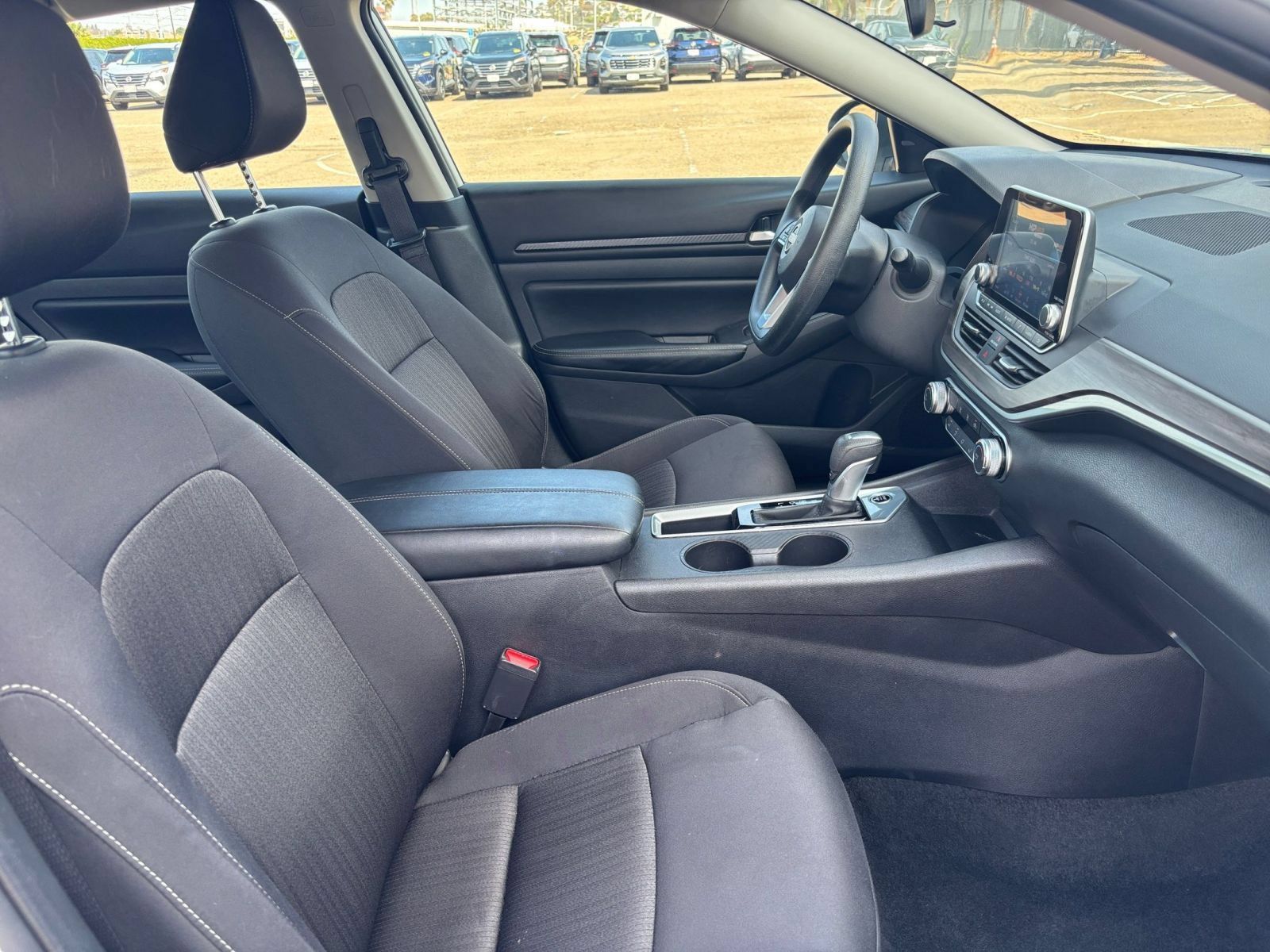 Used 2025 Nissan Altima 2.5 SV FWD image 35