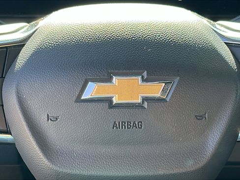 Used 2025 Chevrolet Traverse LT image 17