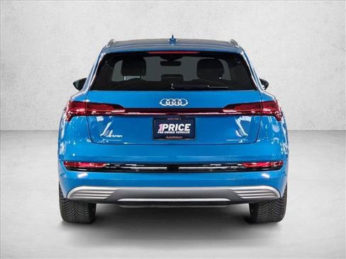 Used 2019 Audi e-tron Prestige w/ Prestige Package AWD/4WD image 7