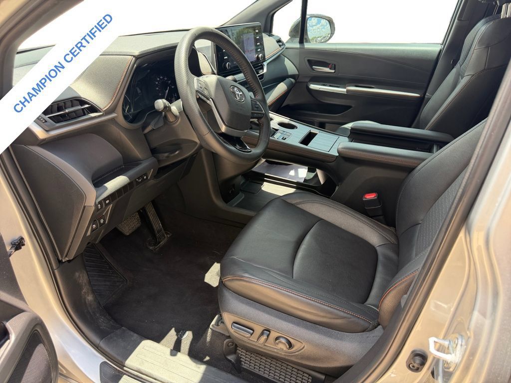 Used 2023 Toyota Sienna XSE FWD image 10