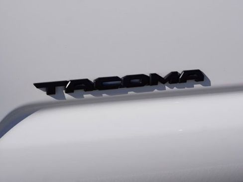 Used 2023 Toyota Tacoma TRD Off-Road image 9