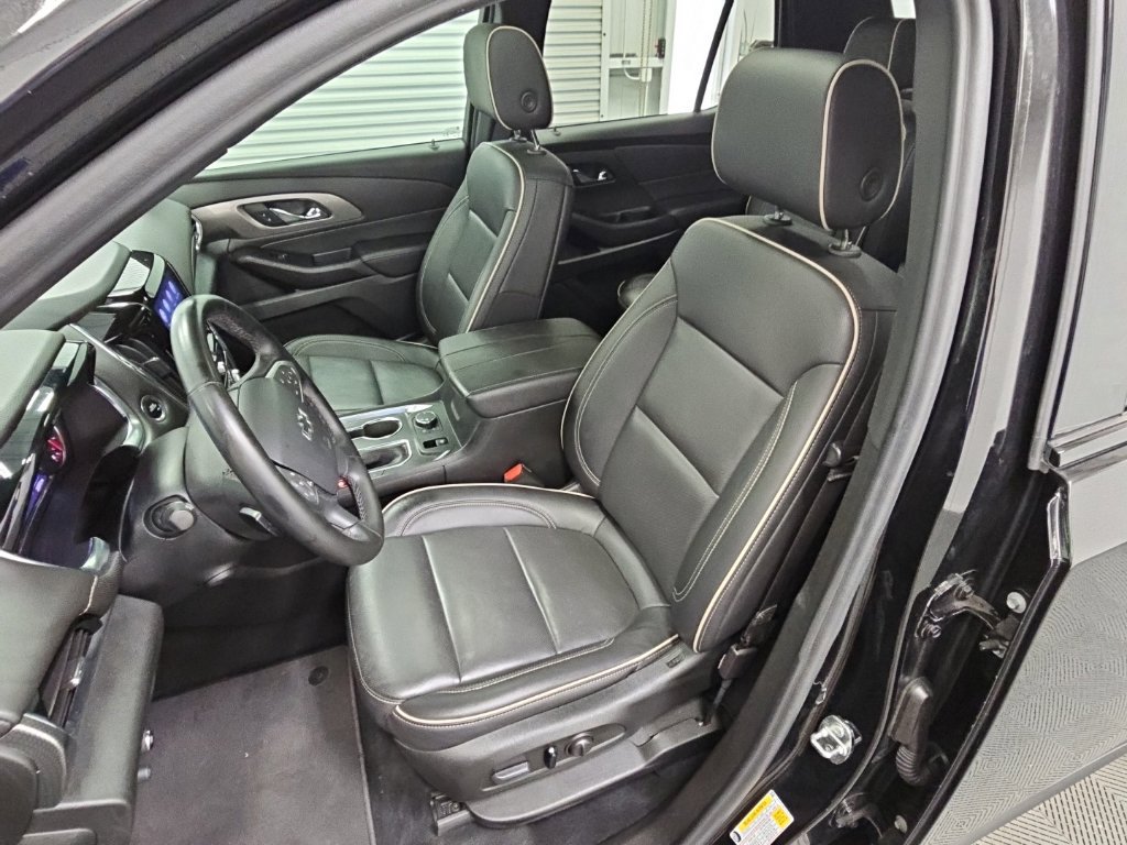 Used 2023 Chevrolet Traverse Premier FWD image 31