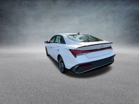 Used 2025 Hyundai Elantra Sport image 18