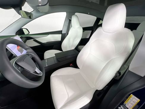 Used 2026 Tesla Model Y Long Range image 21