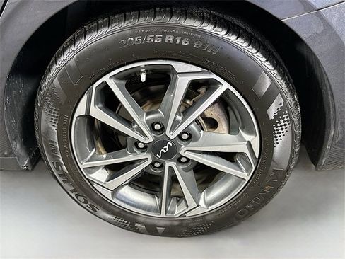 Used 2023 Kia Forte LXS image 27