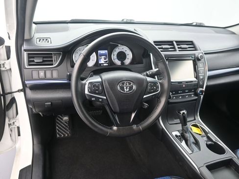 Used 2016 Toyota Camry SE image 16