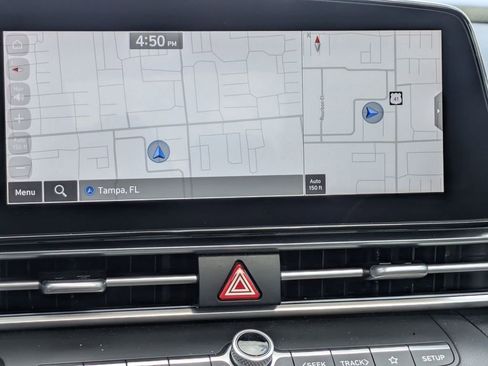 Used 2025 Hyundai Elantra Limited FWD image 11