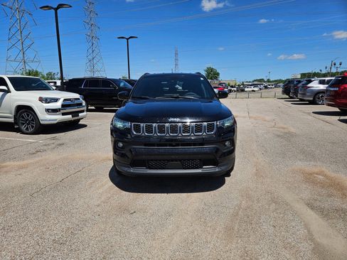 Used 2024 Jeep Compass Latitude AWD/4WD image 9