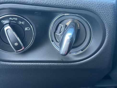 Certified 2025 Porsche Macan GTS image 24