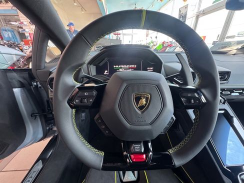 Used 2024 Lamborghini Huracan Sterrato image 12