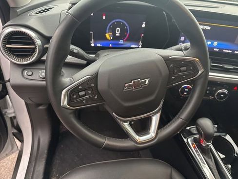 Used 2025 Chevrolet Trax ACTIV image 17