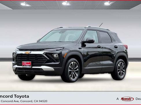 Used 2025 Chevrolet TrailBlazer LT FWD image 1