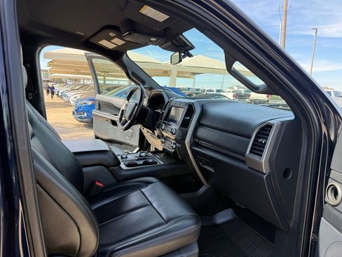 Used 2021 Ford Expedition XLT image 17
