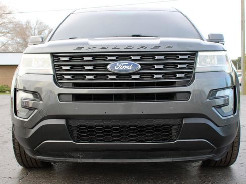 Used 2017 Ford Explorer XLT w/ Equipment Group 202A image 2