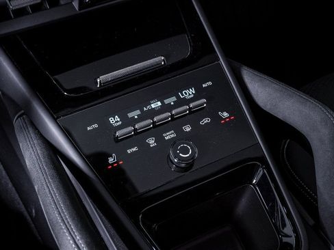Certified 2025 Porsche Cayenne GTS AWD/4WD image 24