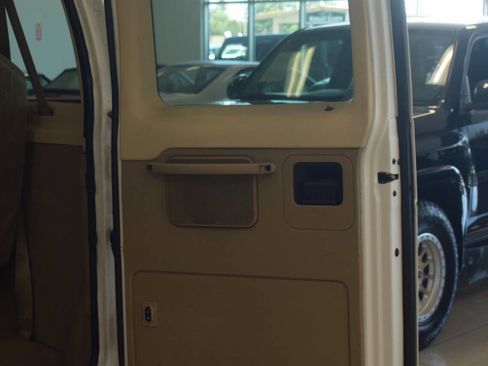 Used 2014 Ford E-350 and Econoline 350 XLT RWD image 36