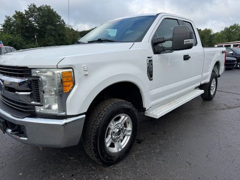 Used 2017 Ford F250 XLT AWD/4WD image 9