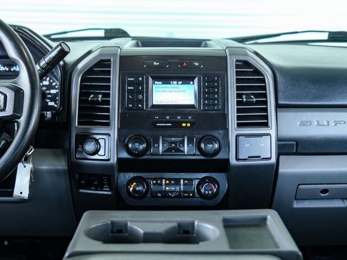 Used 2021 Ford F250 XL w/ Power Equipment Group image 44