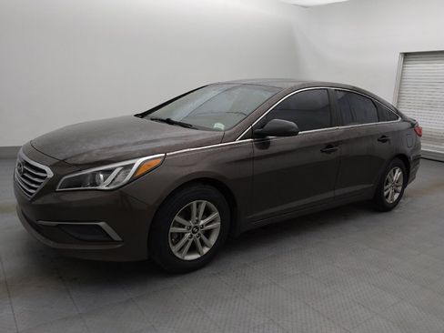 Used 2017 Hyundai Sonata SE image 2
