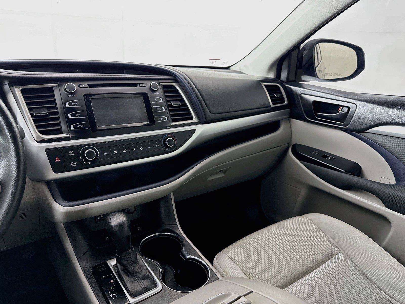 Used 2016 Toyota Highlander LE AWD/4WD image 27