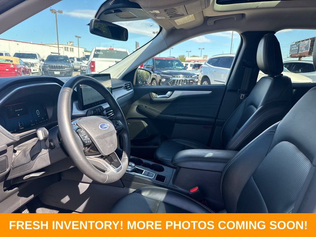 Certified 2025 Ford Escape Platinum AWD/4WD image 8