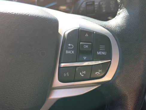 Used 2022 Ford Explorer XLT w/ Equipment Group 202A AWD/4WD image 13