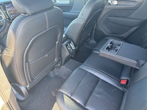 Certified 2025 Volvo XC40 B5 Plus image 33