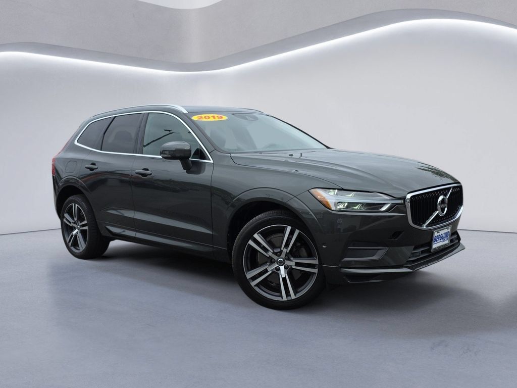 Used 2019 Volvo XC60 T6 Momentum w/ Multimedia Package AWD/4WD image 2